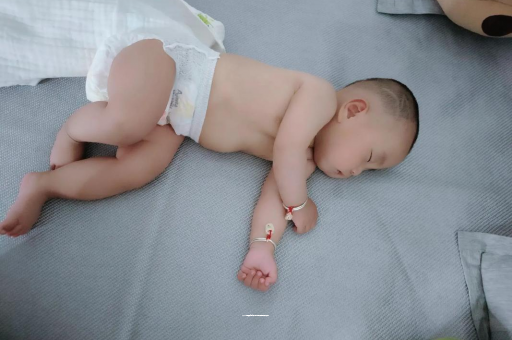 潍坊三个月宝宝抬头不稳